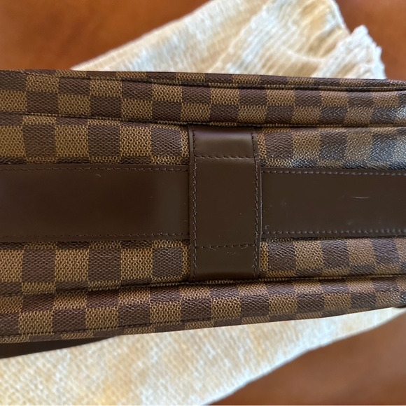 Louis Vuitton Naviglio Damier Ebene Luxury Authentic Messenger Bag - Picture 14 of 17